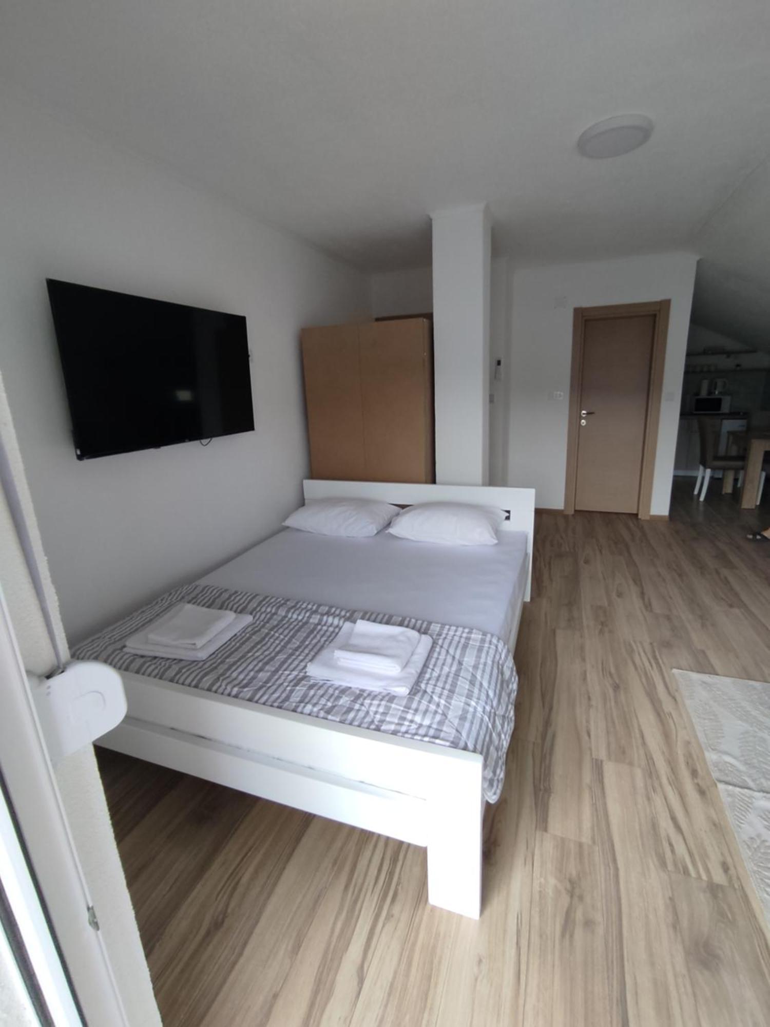 View Of The City - Studio Apartment Мостар Екстер'єр фото