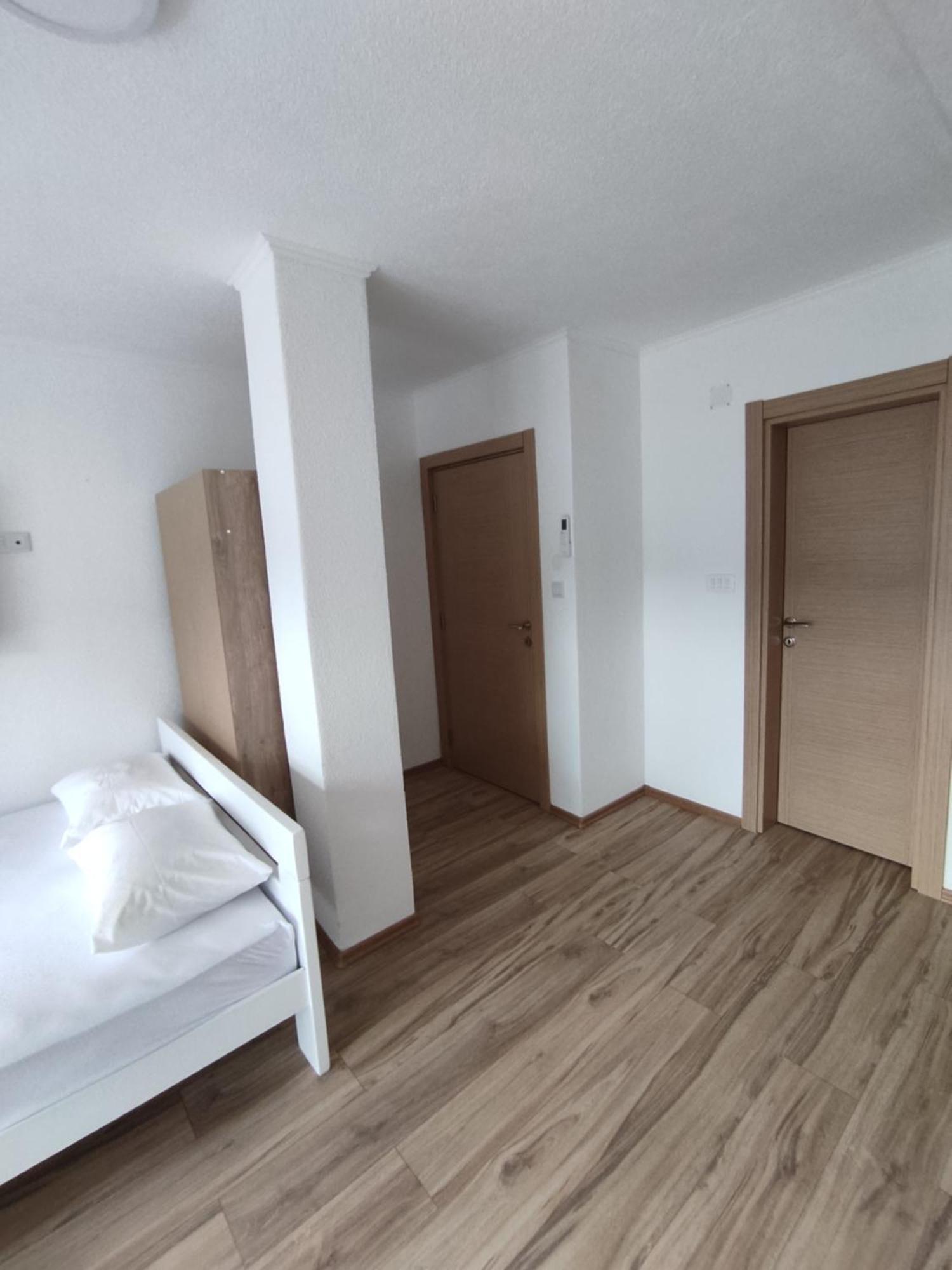 View Of The City - Studio Apartment Мостар Екстер'єр фото